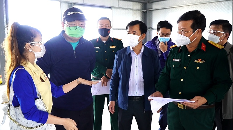 Chủ tịch UBND tỉnh Nguyễn Văn Phương kiểm tra tiến độ các cơ sở thu dung, điều trị bệnh nhân COVID-19
